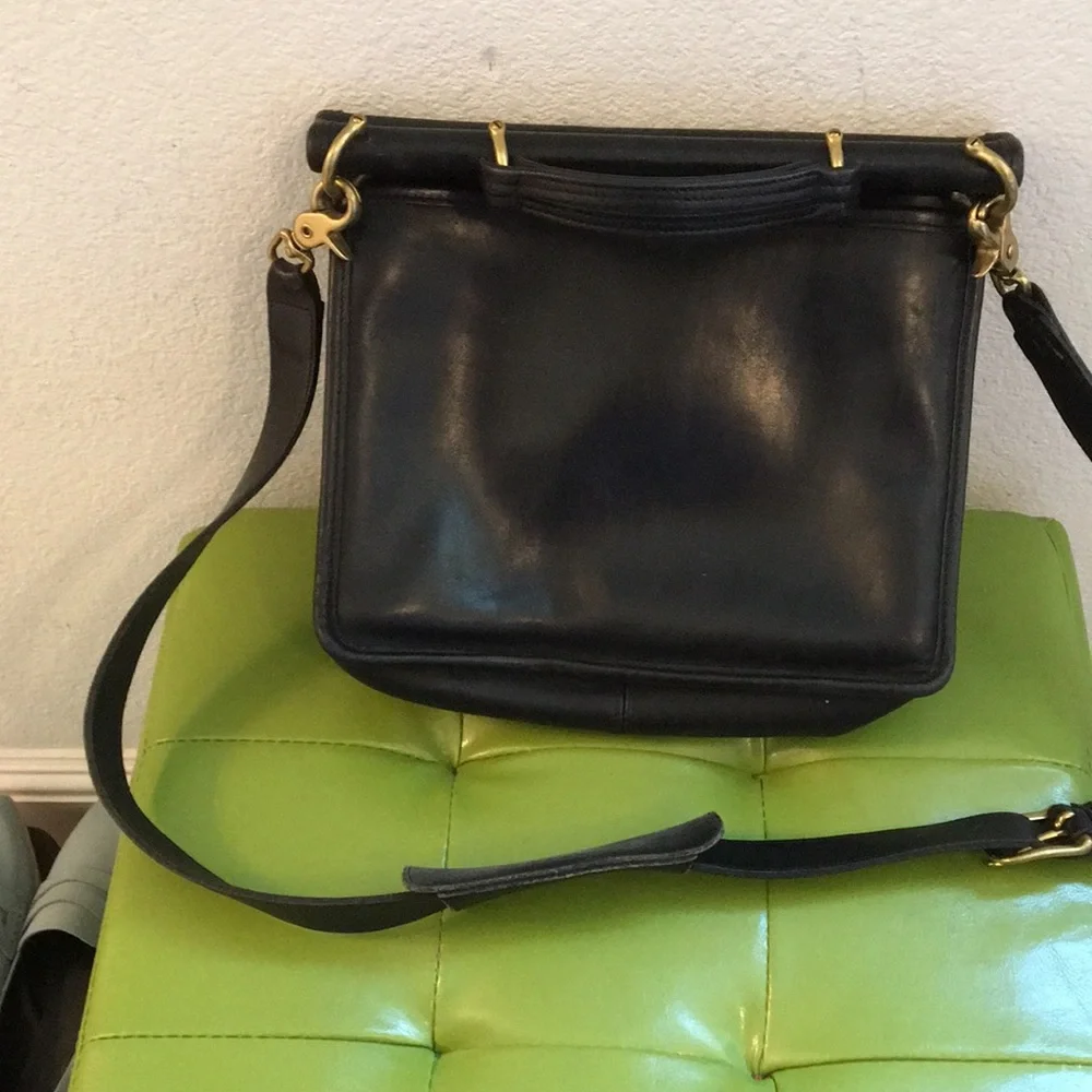 Vintage Coach Willis Purse - Picture 3 of 14
